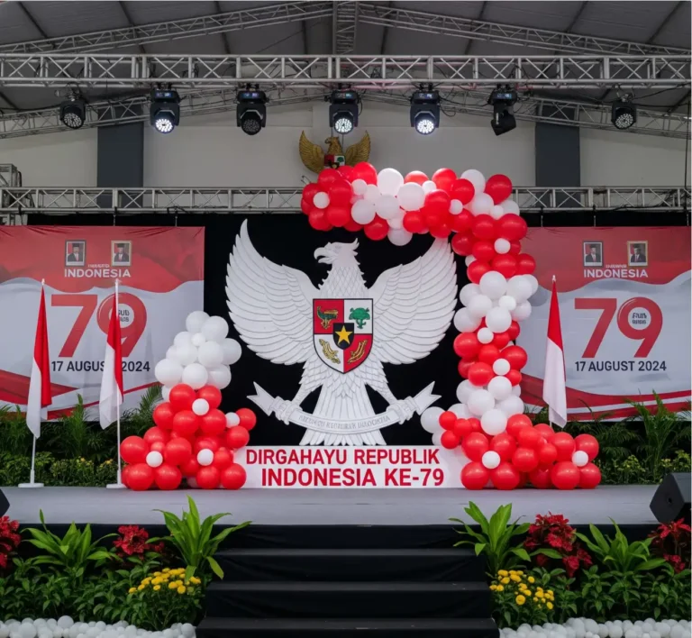 Mockup atau portofolio desain konsep untuk dekorasi 17 Agustus, menunjukkan berbagai pilihan tema dan gaya yang ditawarkan oleh jasa dekorasi.